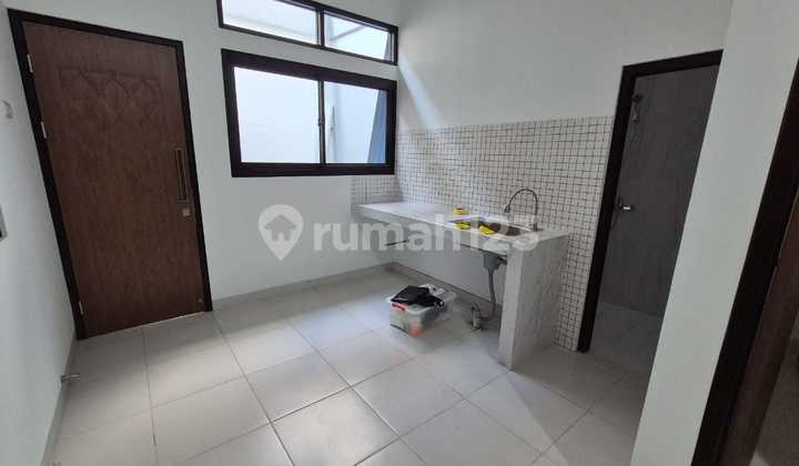 Ready-to-occupy 2.5-story shop house, suitable for business, located at Sayap Dago. 2