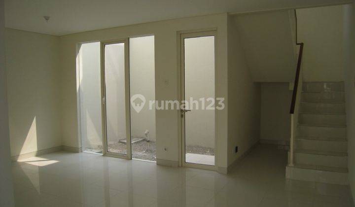 Rumah 2lantai Minimalis Modern di Grand Pakuwon, Tandes, Surabaya 4