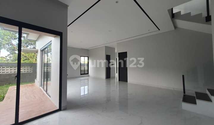 Rumah Baru Modern Minimalis di Graha Natura, Surabaya 16