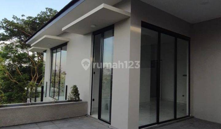 Rumah Baru Modern Minimalis di Graha Natura, Surabaya 26