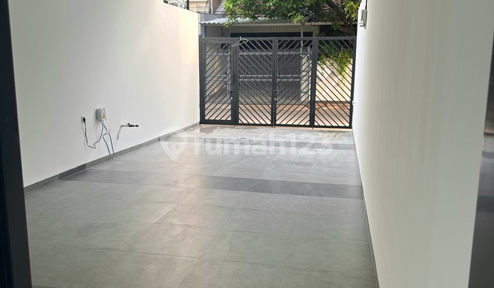 Hunian Modern Minimalis 3 Lantai Angsana Raya Duri Kepa strategis & Siap Huni 2