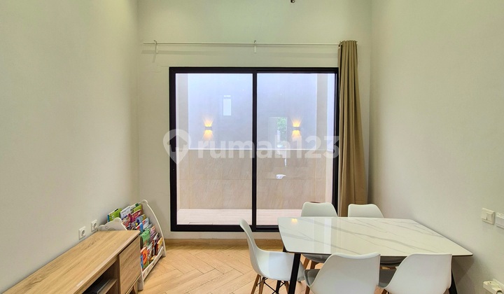 The Springs Cluster Canary Gading Serpong House Semi-Furnished Front Pool Position