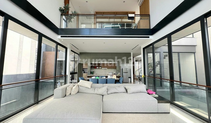 Dijual Rumah Mewah Modern Lyndon Navapark BSD City With Swimming Pool