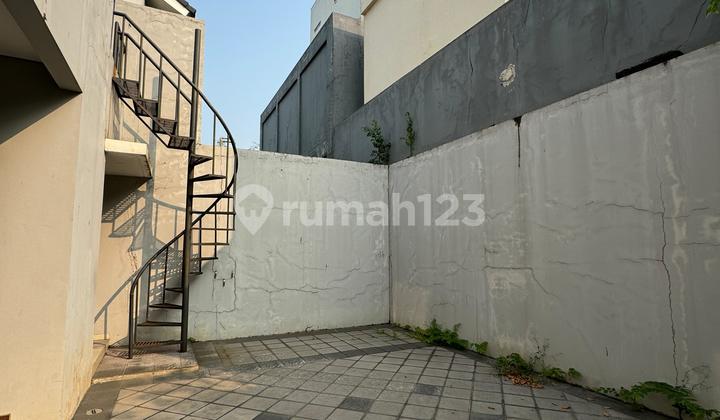 Rumah Sutera Palmyra Luas Tanah 200m2 Luas Bangunan 183m2 Rumah Sutera Palmyra Luas Tanah 200m2 Luas Bangunan 183m2