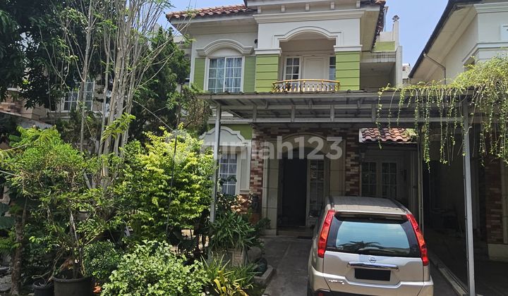 2.5-Story House in The Green BSD