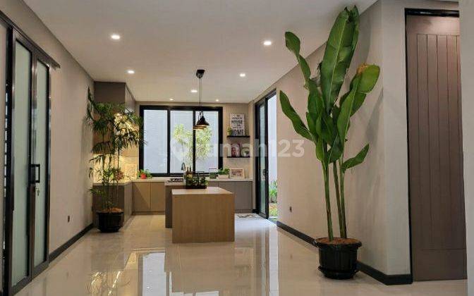 Rumah 2,5 Lantai di Versailes BSD 2