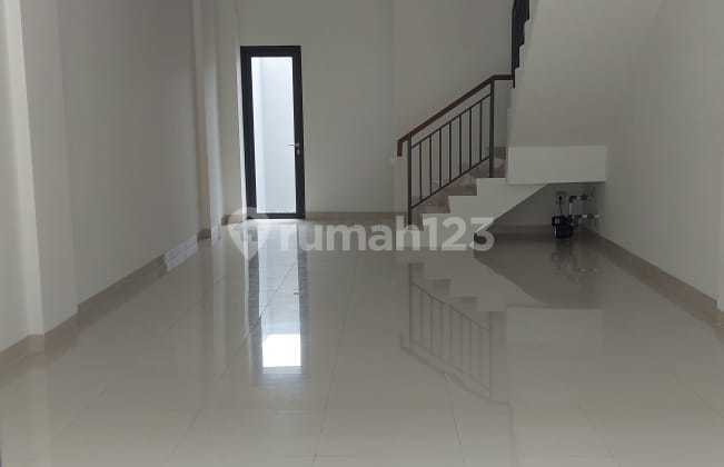 3-Story Shop House in Northridge Bsd 2