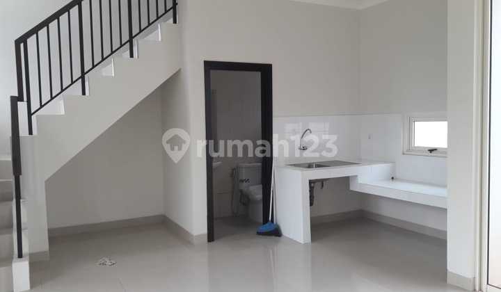 Dijual Rumah 2 Lantai Bagus SHM 2KT Serpong, Tangerang Selatan  2