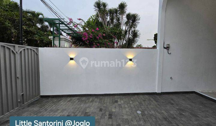 Rumah 3 Lantai Little Santorini di Meruya Utara Jak bar 2