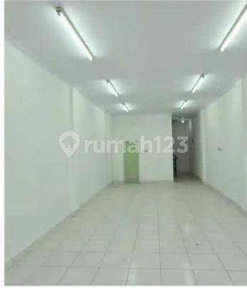 Ruko 3 Lantai Dekat Perumahan Green Lake City Jakarta Barat 2