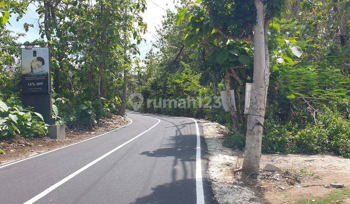 Jalan utama Pantai Balangan untuk villa cafe, restauran 1