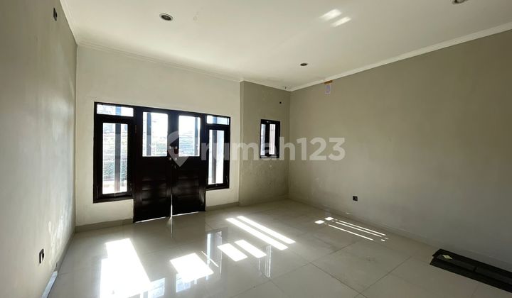 Tentu, saya siap menerjemahkan untuk Anda. Silakan berikan teks yang ingin diterjemahkan dari bahasa Indonesia ke bahasa Inggris. 2