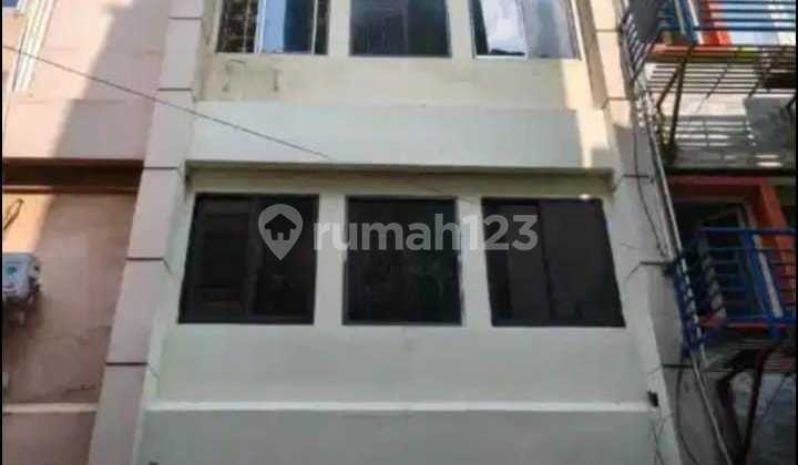 For Rent: 4.5-Story Shop in Mangga Besar Raya, West Jakarta. 1