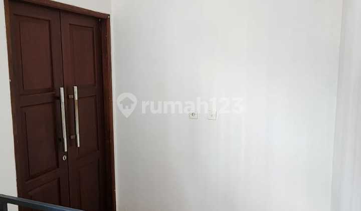 For Rent: 3.5 Story Shop House on Jalan Kesederhanaan Raya, Taman ******** 2
