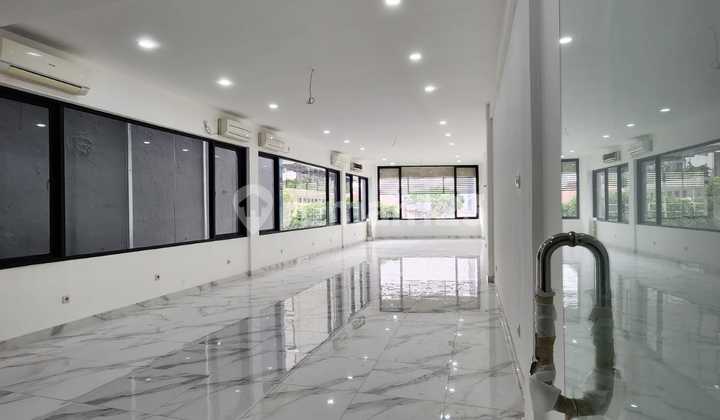 Disewakan Ruko 4 Lt,Selesai Renovasi ,Dekat ke Jalan Hasyim ********