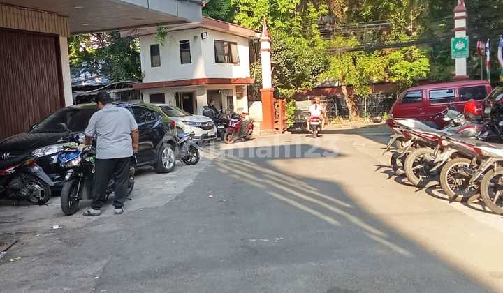 For Rent 4-Storey Shop House in Pangeran Jayakarta. Suitable for Office and Warehouse. Central Jakarta.