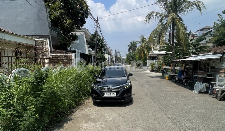 Old house, land size Pluit Barat 13x25, facing west. 2