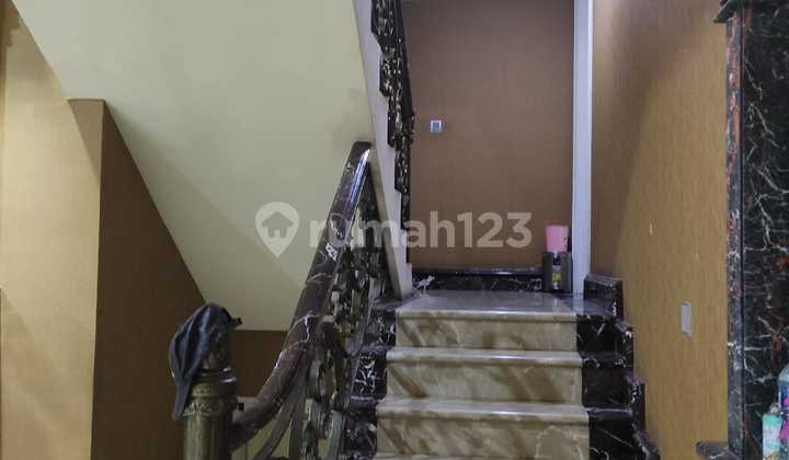 Rumah Pik1 Kuda Laut Uk 10x25,semi Furnish,full Bangunan,renovasi  2