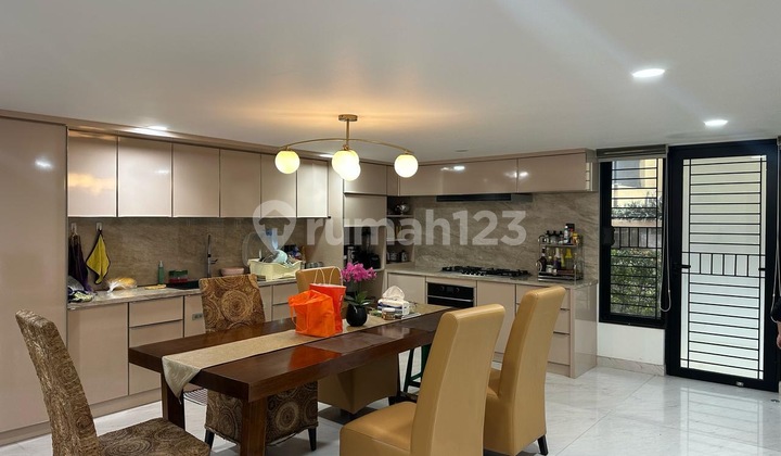 RUMAH PIK1 BGM UK 10X18,RENOVASI TOTAL,4 LANTAI,FULL FURNISH,VIEW LAUT,LIFT 2