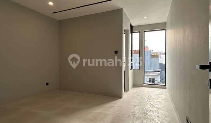 rumah muara karang 4x15 brand new,3,5 lantai,minimalis,selatan 2