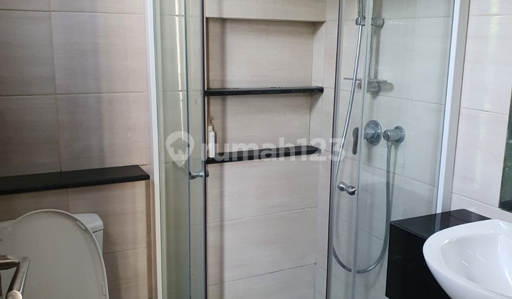 Rumah pik Golf Island 12x25 hadap selatan,semi furnish,2,5 lantai 2