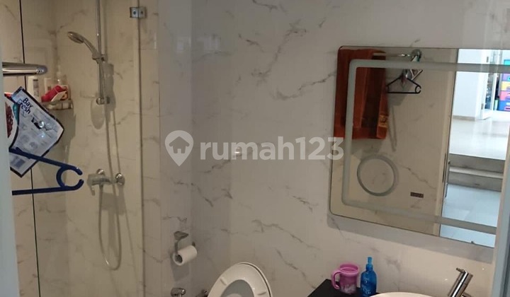 RUMAH GRISENDA 8X16,5 MINIMALIS,3 LANTAI,SEMI FURNISH,BAGUS RAPIH 2