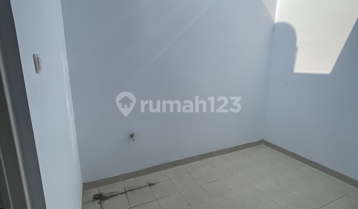 rumah teluk gong 4,5x15 brand new 3 lantai,minimalis,utara 2