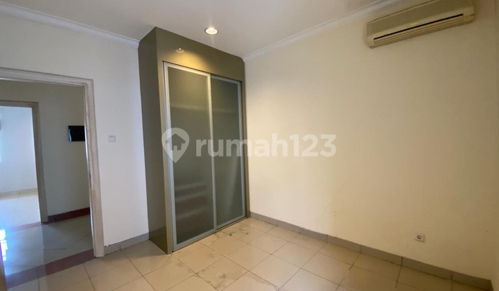 rumah pik1 bgm akasia golf 8x18 semi furnish,belakang jonging track,2,5 lantai 2