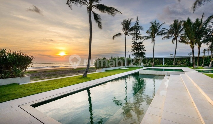 Rare Beachfront Villa di Tabanan – 5BR, View Laut & Gunung, SHM