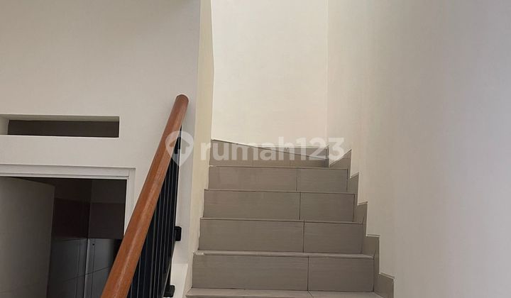Rumah Disewakan 2 Lantai Siap Huni Bebas Bajir Dalam Cluster Adara di Harapan Indah Bekasi 2