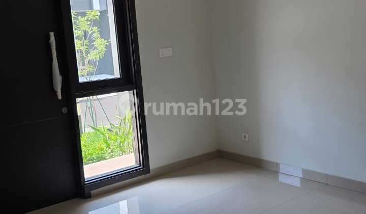 Di Kontrak Rumah Cantik Summarecon Corwn Gading 2