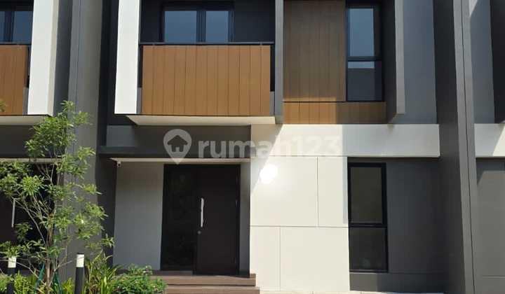 Di Kontrak Rumah Cantik Summarecon Corwn Gading 1