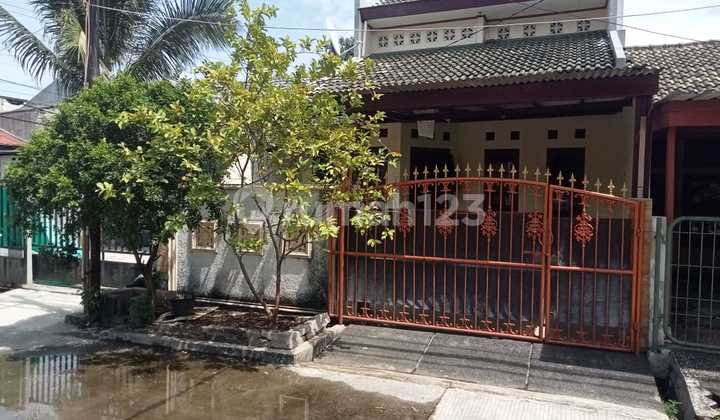 Disewakan Rumah 1.5 Lantai Di Taman Harapan Baru  2