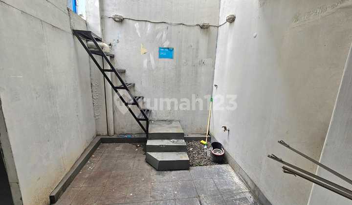 Land and Buildings Suitable for Business on Rawamangun Main Road, East Jakarta Land and Buildings Suitable for Business on Rawamangun Main Road, East Jakarta