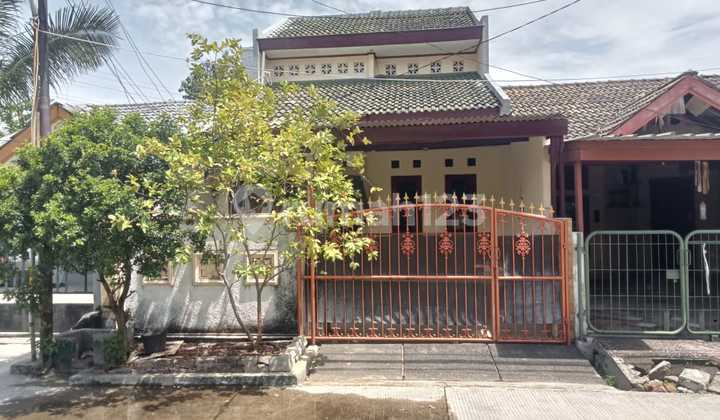 Disewakan Rumah 1.5 Lantai Di Taman Harapan Baru  1