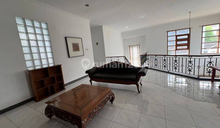 Rumah Besar Dan Full Furnished Di Setraduta 2