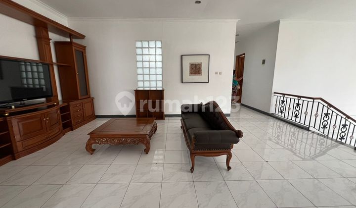 Rumah Besar dan Full Furnished di Setraduta 2