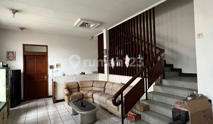 Old Chinatown Shophouse Strategically Located in the Center of Bandung City Old Chinatown Shophouse Strategically Located in the Center of Bandung City