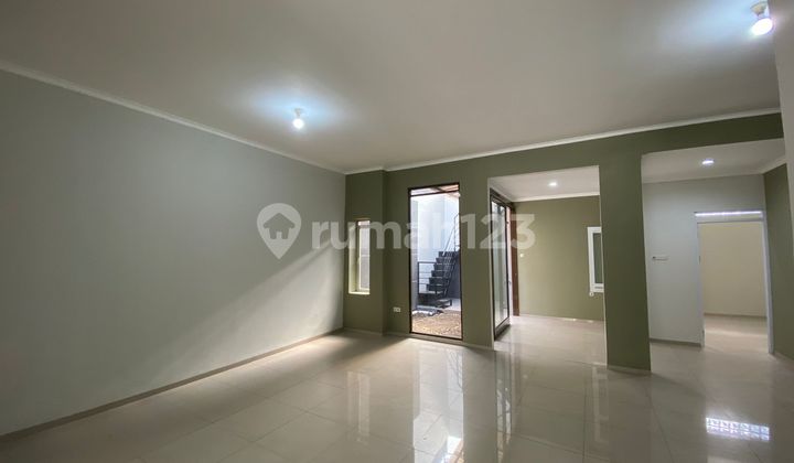 Rumah 1,5 Lantai Siap Huni di Taman Holis Indah 2 Rumah 1,5 Lantai Siap Huni di Taman Holis Indah 2