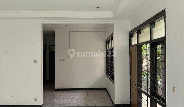 Rumah Langka Jalan Setiabudhi Dekat Showroom Daihatsu 1