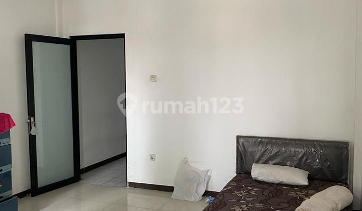 Ciateul 2.5-Story Commercial Building Ciateul 2.5-Story Commercial Building