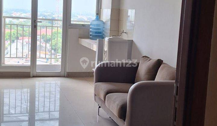 ruang keluarga apartemen bintaro park view jakarta