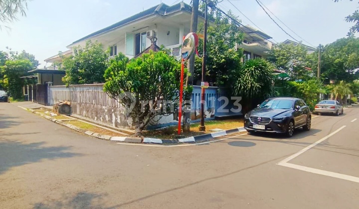 Pondok Indah Two-Story Hook House Ready to Occup