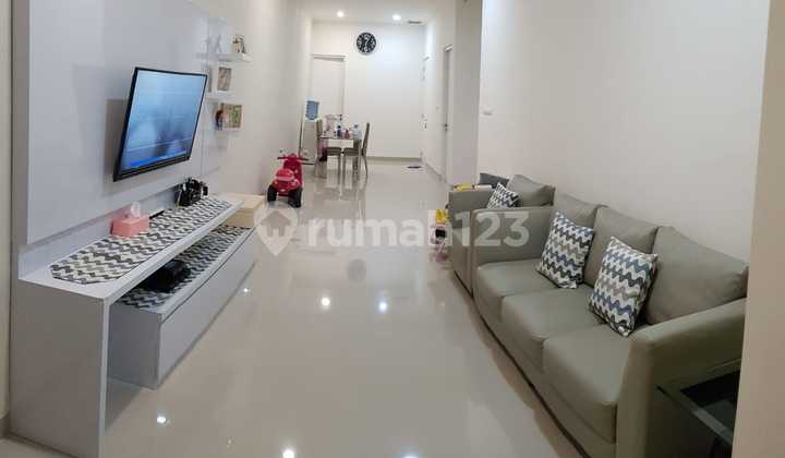 Rumah Minimalis Nyaman di Taman Kopo Indah V Rumah Minimalis Nyaman di Taman Kopo Indah V