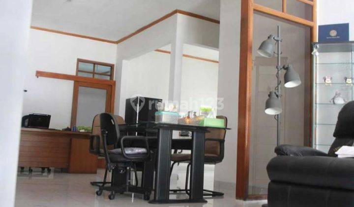 Rumah Besar Cocok Untuk Kantor Atau Tempat Usaha di Pahlawan 3