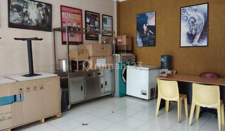 Ruko Bersih Terawat Untuk Kantor Usaha Lokasi di Surapati 2