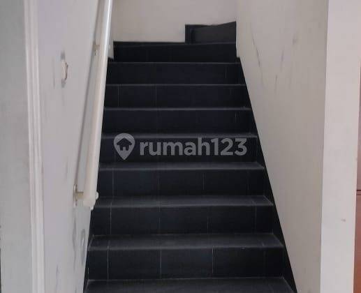 Rumah Lux Sangat Terawat Dan Semi Furnished di Sayap Burangrang 7