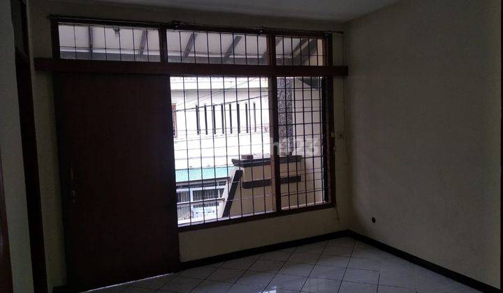 Rumah Lama Terawat Sangat Strategis di Paskal 23 7