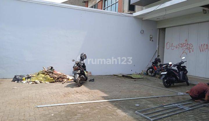 Ruko Rendeng Ada 2 Unit Sudah Renov di Jalan Jakarta 10