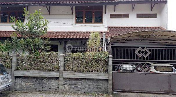 Dijual Rumah Modern Klasik Terawat di Tengah Kota Bandung 1